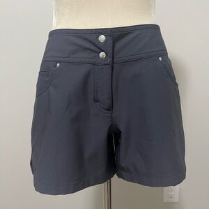 Slazenger women’s  Shorts Golf  Size 4 gray. EUC with zipper and pockets